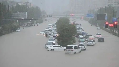 郑州特大暴雨，一座城市的坚韧与重生